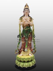 雨夜里的白衣女子！