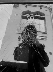 黑雾镜面碎片·一个关于镜子的奇幻冒险