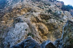 波斯密洞石碑裂纹｜解开梦境同步之谜