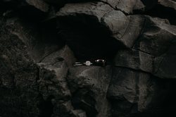 熔岩洞里的耳语：当户籍变成一张废纸，我们还能证明自己存在过吗
