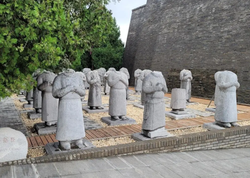 一块石头里藏着两个世界｜聊聊那些让人脑洞大开的“双重影像石像残件”