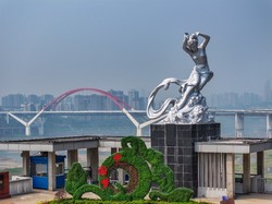 海底火山的倒挂雕像｜一场无声的长鸣