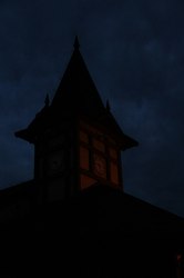 975夜故事张盾—月光下的秘密