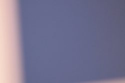 王府夜雨里的老钟声？