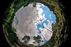 岩石巨人深渊丨地球深处的神秘世界