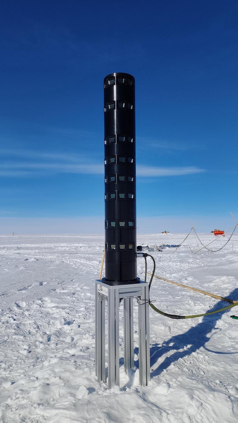 极地之谜—科考站上的磁性石沙尘旋涡