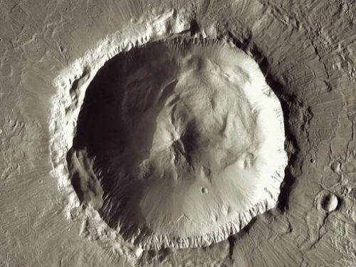 卫星断链—陨石坑中的巨型鳞片之谜