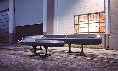 无人飞机飞过夜空时，我听见了沉默的蛇…