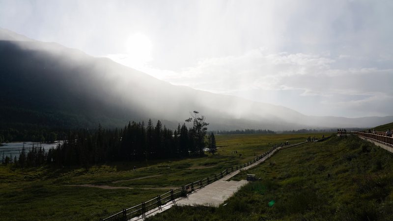 西伯利亚的“怪兽”天象丨揭秘“丰收云中兽”背后的科学真相