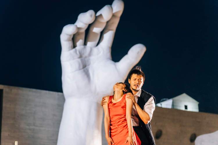 那个雨夜,她遇见了他! 那个雨夜,她遇见了他!