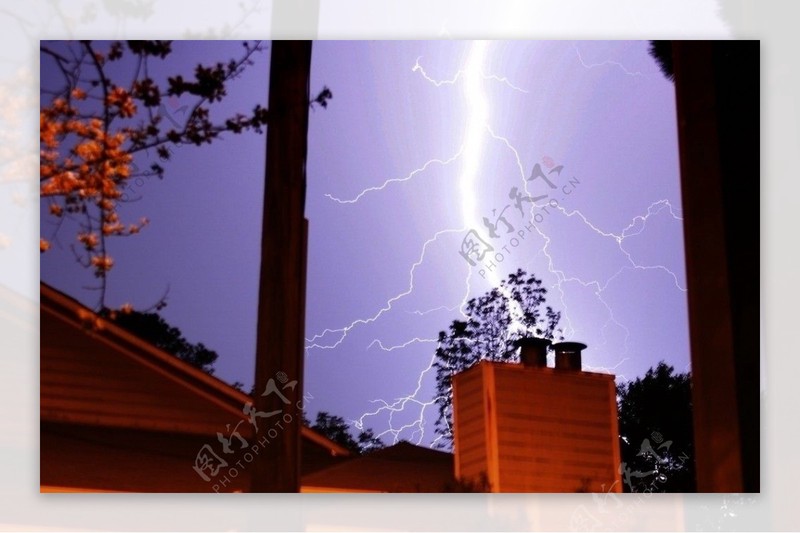 那个在印度洋山脉上空“跳舞”的怪物｜揭秘“山灵雷电”的疯狂与美丽