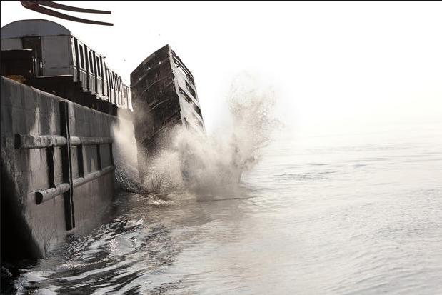 那座没有风铃声的废弃地铁站—透明立方里的城市记忆碎片 那座没有风铃声的废弃地铁站—透明立方里的城市记忆碎片