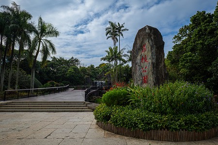 绿光石碑裂纹·大自然的神秘礼物