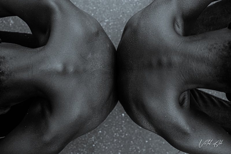 在北极的信号坟场里，我找到了一个青铜面具…