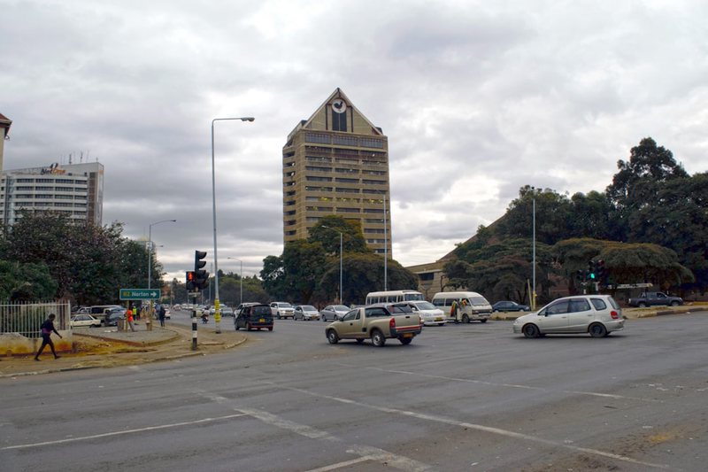 津巴布韦目击事件报告丨当荒漠遇见奇迹