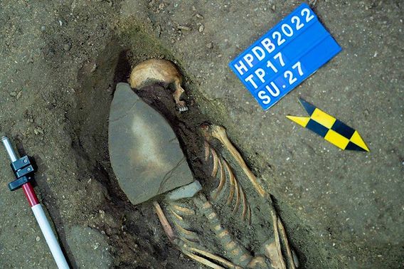 在安第斯山脉深处，我摸到了时间的裂缝…