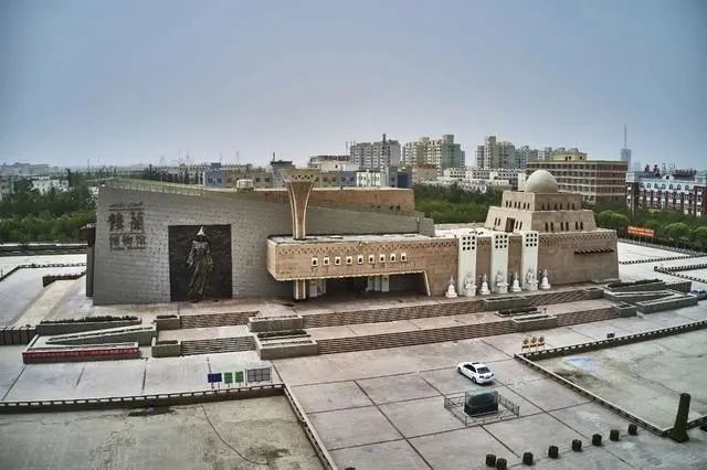 在沙海深处，我看见了两个楼兰？