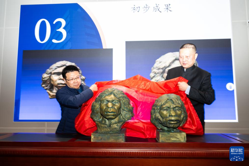 雪山天坑石碑裂纹，揭开镜像人的神秘面纱？