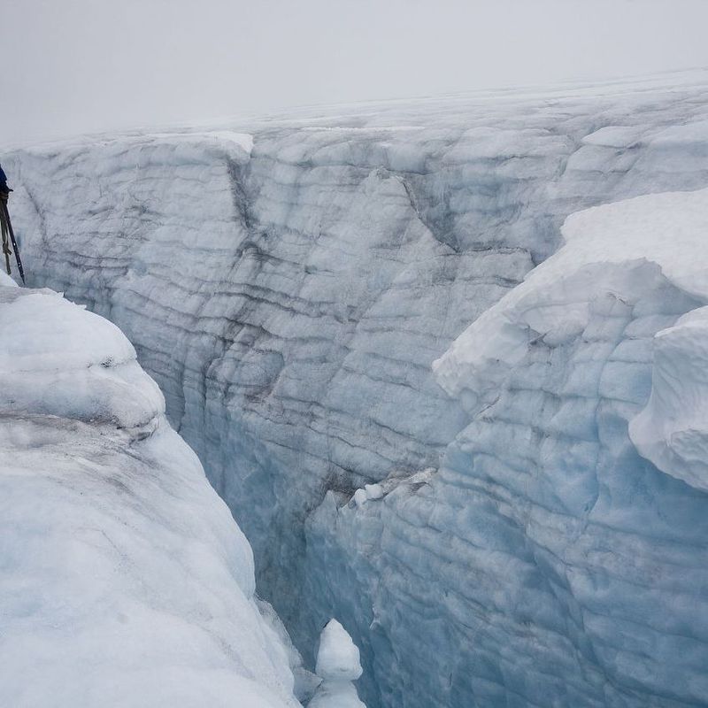 冰川裂缝里的铃声碎片丨一场集体梦游的迷幻之旅