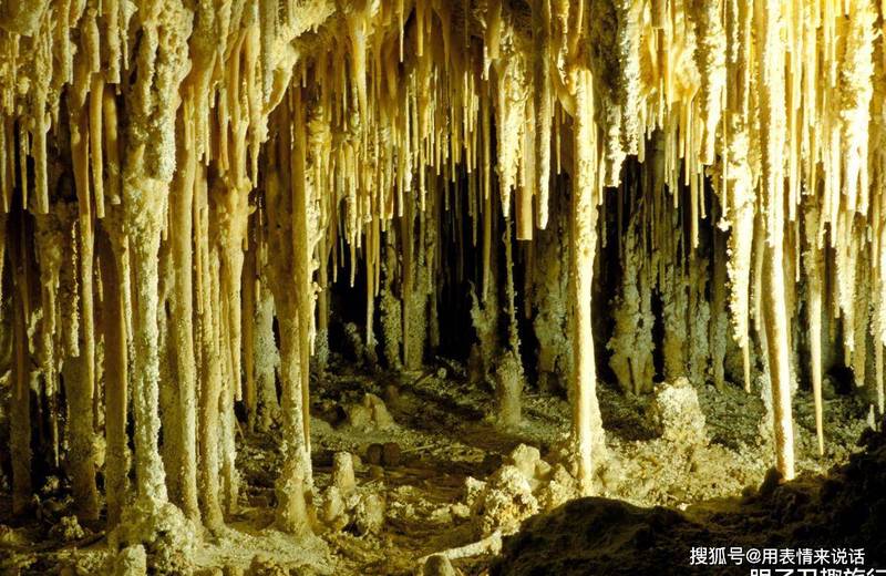 电梯停在了不该停的地方？