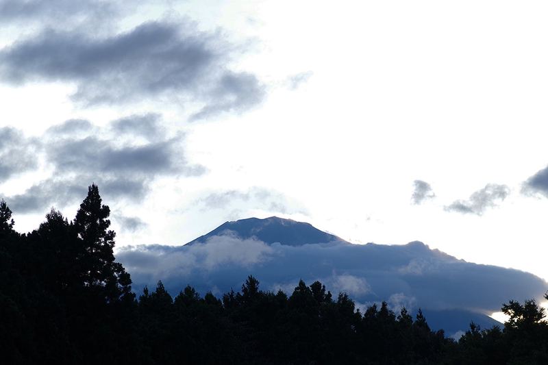 富士山爬虫人目击｜科技与自然的奇妙相遇