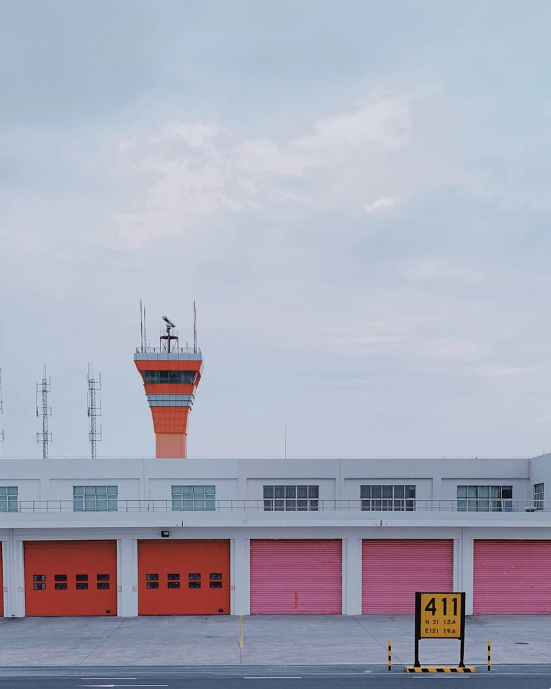 那些无名的合照·废弃机场脚印阵的故事