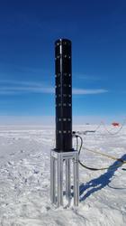 极地之谜—科考站上的磁性石沙尘旋涡