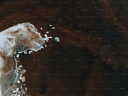 深海奇观：海沟热泉里的“金面具”之谜