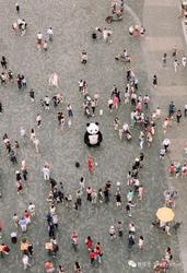 废弃地铁里的反向书写丨我们到底在写些什么？