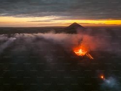 冰与火的较量·北欧怨灵火山的神秘与美丽