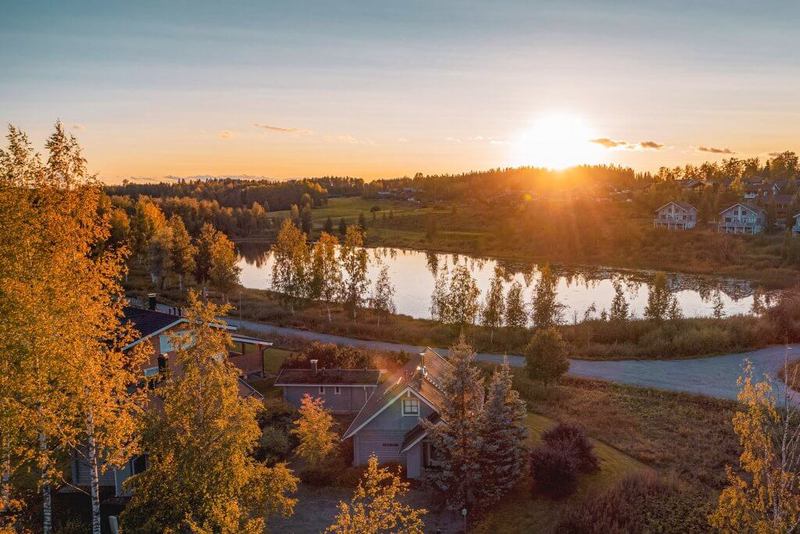 芬兰的时光之旅：北欧的冬日童话与夏日阳光