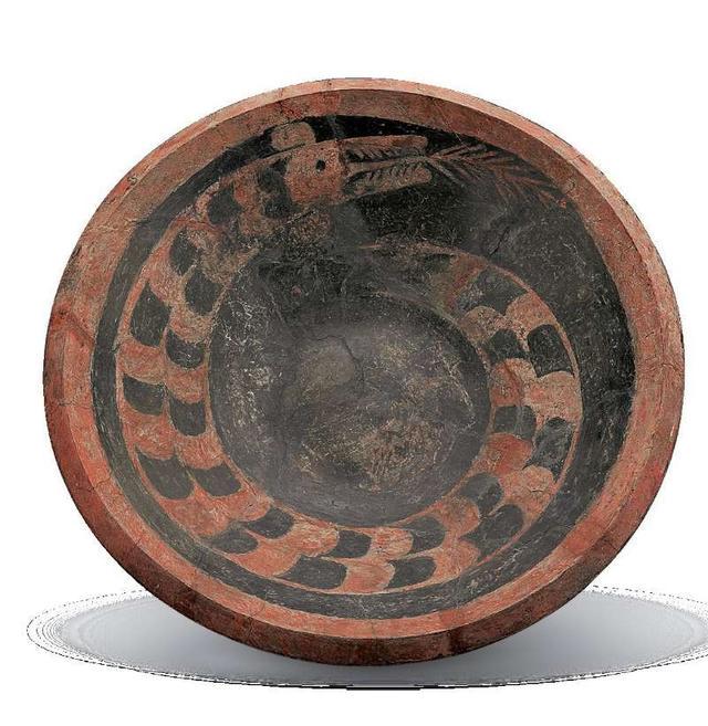 那座长鸣铜盘的无人村落，藏着一段不为人知的故事…