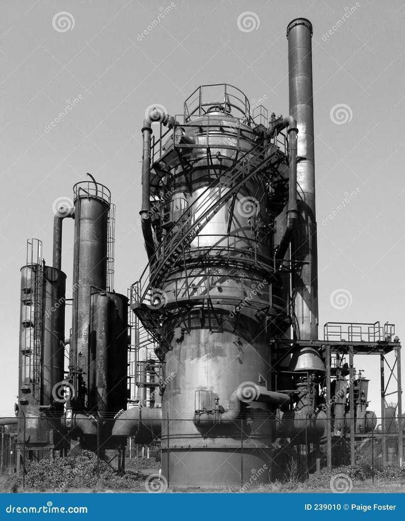 废弃机场里的无线电静默与锈蚀徽章|一段尘封的历史 废弃机场里的无线电静默与锈蚀徽章|一段尘封的历史