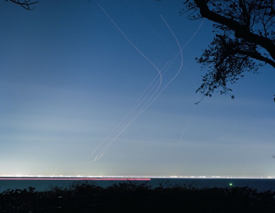 时间的静默：无人航线上的未知符号