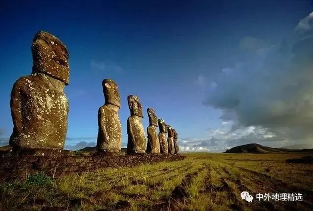 神秘之岛丨复活节岛的牙齿串石刻与发光之谜