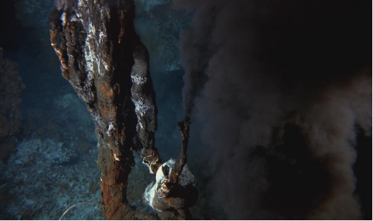 潜入深海的回声—海底冷泉与旧磁带的秘密 潜入深海的回声—海底冷泉与旧磁带的秘密