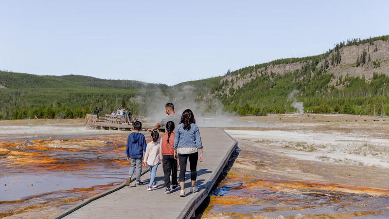 在黄石公园的奇幻之夜丨一场被忽视的大众催眠实验 在黄石公园的奇幻之夜丨一场被忽视的大众催眠实验