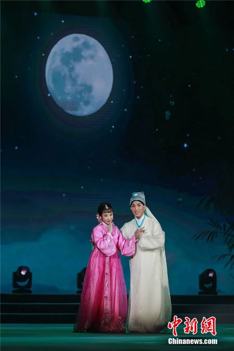 韩国近距离接触现象丨快节奏生活中的亲密时刻