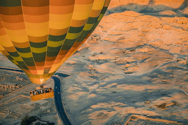 诡异光柱下的撒哈拉玻璃棺·一场令人毛骨悚然的奇遇