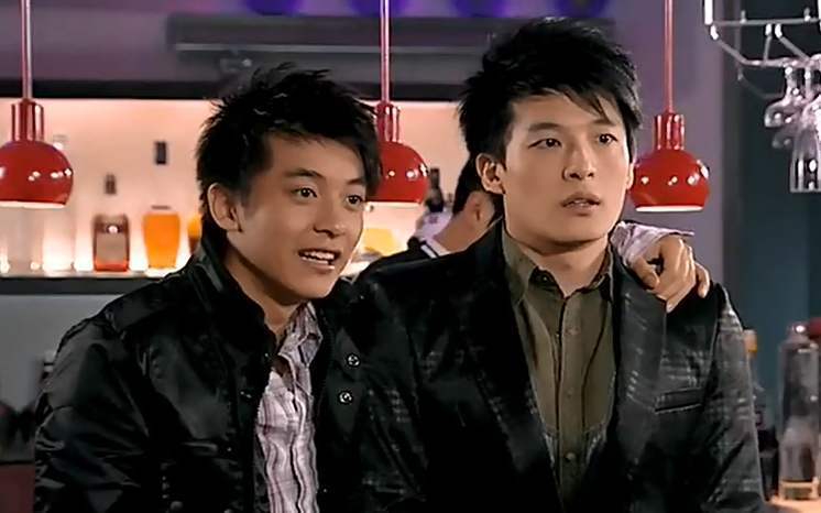 雨夜的琴声与未拆的信…