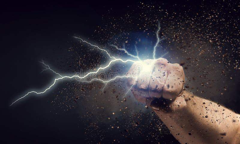 雷暴球的守护者丨锁链的断裂之谜