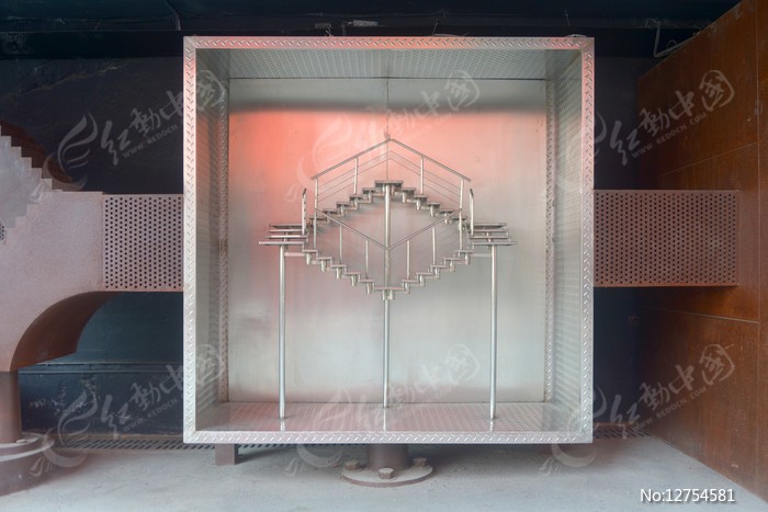 当楼梯变成迷宫—那些镜面碎片里的疯狂循环 当楼梯变成迷宫—那些镜面碎片里的疯狂循环