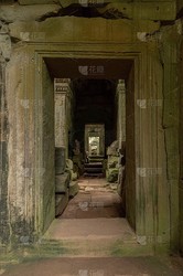 在时间的沙漏中寻找古老的秘密—陨石坑重复走廊石像残件的谜团