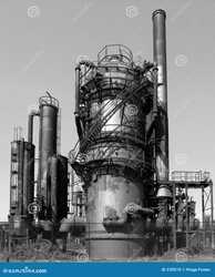 废弃机场里的无线电静默与锈蚀徽章｜一段尘封的历史