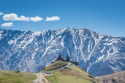 阿尔卑斯山脉的岩石巨人—大自然的壮丽雕刻