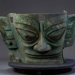 雪山天坑里的神秘青铜面具丨磁场异常背后的故事