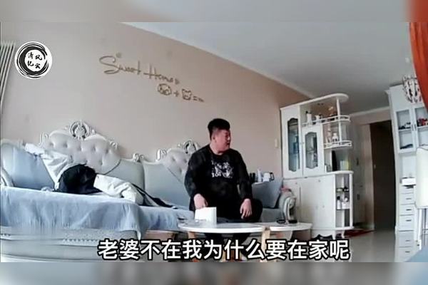 那个清晨，她没穿衣服！