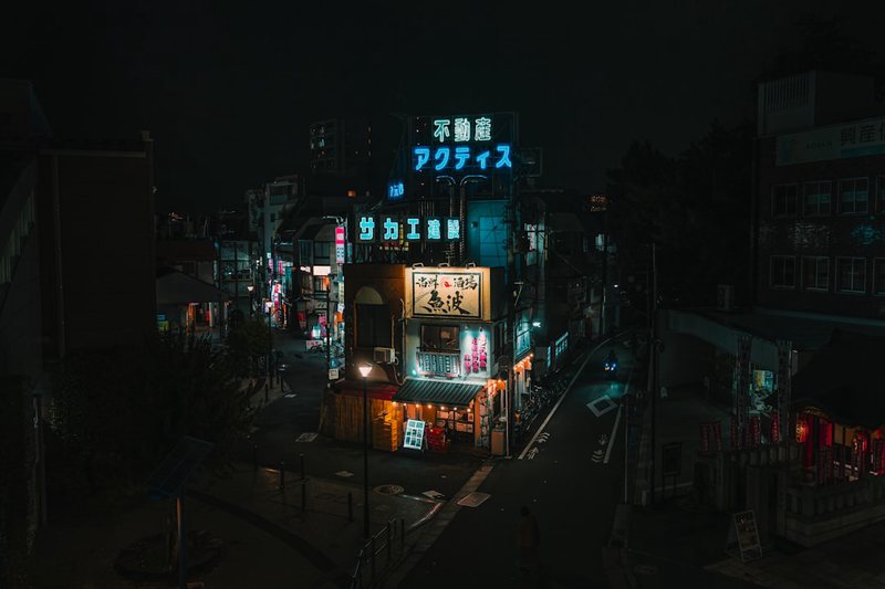 王远的“幽灵”公寓：藏在墙缝里的半生