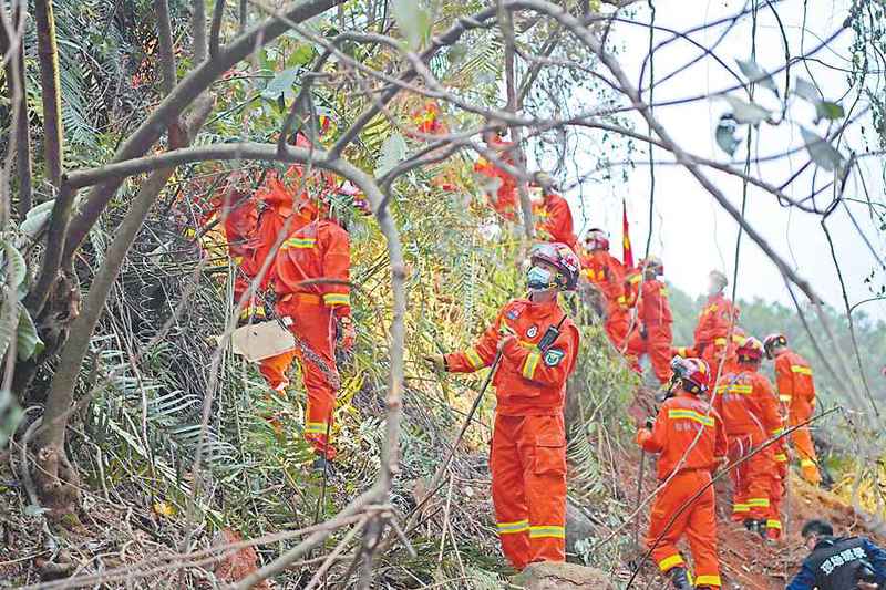 迷雾中的记忆·废弃机场黑匣子残片的光学幻影