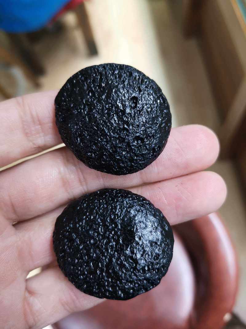 在荒原上，我找到了一块会“自己转”的黑曜石碑…